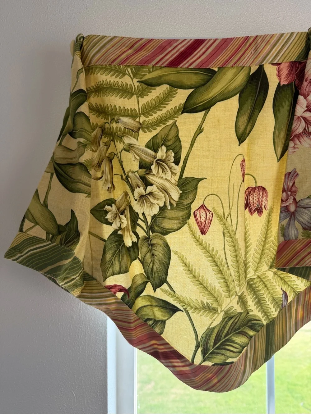 Five Waverly Yellow Floral Scalloped Valance